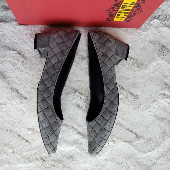 NIB Vaneli Quilted Gray Suede Women's Chunk Heel Size 9 - Picture 5 of 10